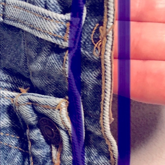 Vintage distressed style LEVIS cutoff shorts - Picture 11 of 16